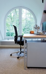 10 équipements indispensables pour un poste de travail ergonomique -  Manutan blog